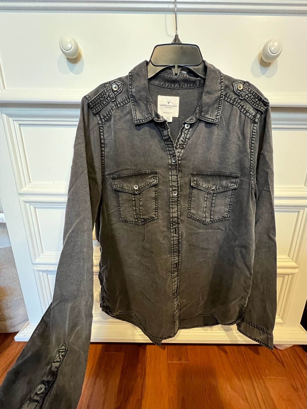 American Eagle Outfitters Faded Black Long-Sleeve Button-Down Shirt